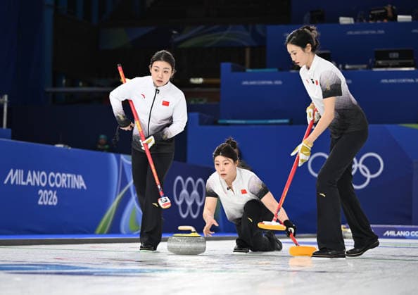 (260214) -- CORTINA D AMPEZZO, Feb. 14, 2026 -- Dong Ziqi (C) of China competes during the curling women round robin session 4 match between China and Italy at the 2026 Milan-Cortina Winter Olympics in Cortina, Italy, Feb. 14, 2026. ) (MICO2026)ITALY-CORTINA D AMPEZZO-OLYMPIC Winter games, Winterspiele,Spiele, Summer games CURLING-WOMEN-ROUND ROBIN-CHN VS ITA LianxYi 