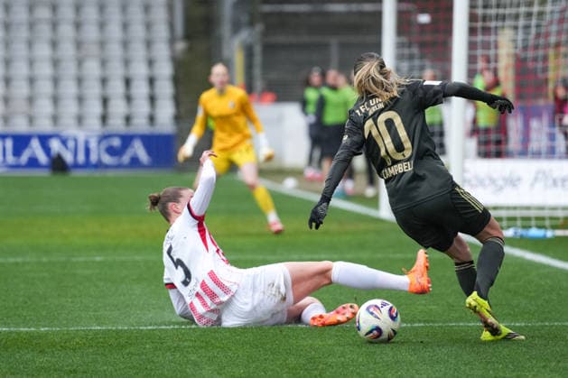 Google Pixel Womens Bundesliga SC Freiburg vs 1 FC Union Berlin, 14 02 2026 Dina Orschmann 1 FC Union Berlin, 11 in duel with Julia Stierli SC Freiburg, 5 , who slips past Google Pixel Womens Bundesliga SC Freiburg vs 1 FC Union Berlin, Dreisamstadion, 14 02 2026 DFB DFL REGULATIONS PROHIBIT ANY USE OF PHOTOGRAPHS AS IMAGE SEQUENCES AND OR QUASI VIDEO Copyright: xBEAUTIFULxSPORTS Boscox