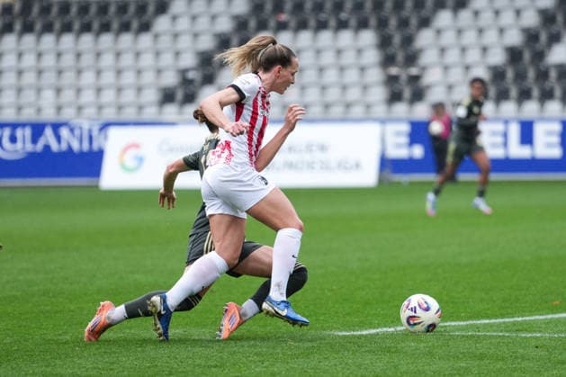 Google Pixel Womens Bundesliga SC Freiburg vs 1 FC Union Berlin, 14 02 2026 duel between Lisa Karl SC Freiburg, 2 and Lia Kamber 1 FC Union Berlin, 41 Google Pixel Womens Bundesliga SC Freiburg vs 1 FC Union Berlin, Dreisamstadion, 14 02 2026 DFB DFL REGULATIONS PROHIBIT ANY USE OF PHOTOGRAPHS AS IMAGE SEQUENCES AND OR QUASI VIDEO Copyright: xBEAUTIFULxSPORTS Boscox