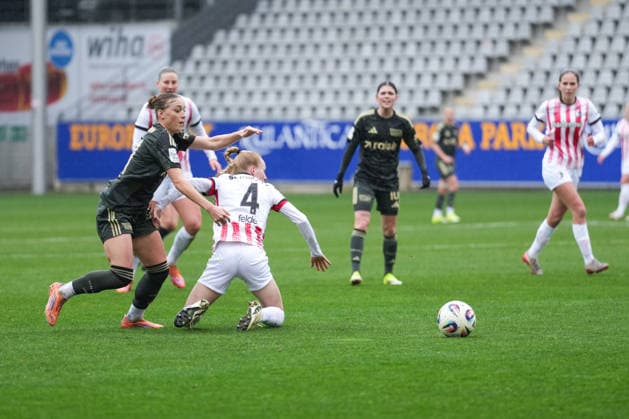Google Pixel Womens Bundesliga SC Freiburg vs 1 FC Union Berlin, 14 02 2026 duel between Lia Kamber 1 FC Union Berlin, 41 and Meret Felde SC Freiburg, 4 Google Pixel Womens Bundesliga SC Freiburg vs 1 FC Union Berlin, Dreisamstadion, 14 02 2026 DFB DFL REGULATIONS PROHIBIT ANY USE OF PHOTOGRAPHS AS IMAGE SEQUENCES AND OR QUASI VIDEO Copyright: xBEAUTIFULxSPORTS Boscox