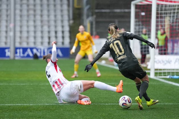 Google Pixel Womens Bundesliga SC Freiburg vs 1 FC Union Berlin, 14 02 2026 Dina Orschmann 1 FC Union Berlin, 11 in duel with Julia Stierli SC Freiburg, 5 , who slips past Google Pixel Womens Bundesliga SC Freiburg vs 1 FC Union Berlin, Dreisamstadion, 14 02 2026 DFB DFL REGULATIONS PROHIBIT ANY USE OF PHOTOGRAPHS AS IMAGE SEQUENCES AND OR QUASI VIDEO Copyright: xBEAUTIFULxSPORTS Boscox