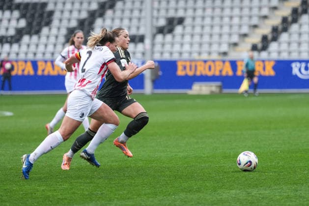 Google Pixel Womens Bundesliga SC Freiburg vs 1 FC Union Berlin, 14 02 2026 duel between Lisa Karl SC Freiburg, 2 and Lia Kamber 1 FC Union Berlin, 41 Google Pixel Womens Bundesliga SC Freiburg vs 1 FC Union Berlin, Dreisamstadion, 14 02 2026 DFB DFL REGULATIONS PROHIBIT ANY USE OF PHOTOGRAPHS AS IMAGE SEQUENCES AND OR QUASI VIDEO Copyright: xBEAUTIFULxSPORTS Boscox