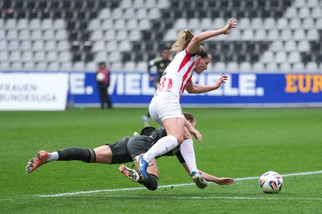 Google Pixel Womens Bundesliga SC Freiburg vs 1 FC Union Berlin, 14 02 2026 duel between Lisa Karl SC Freiburg, 2 and Lia Kamber 1 FC Union Berlin, 41 Google Pixel Womens Bundesliga SC Freiburg vs 1 FC Union Berlin, Dreisamstadion, 14 02 2026 DFB DFL REGULATIONS PROHIBIT ANY USE OF PHOTOGRAPHS AS IMAGE SEQUENCES AND OR QUASI VIDEO Copyright: xBEAUTIFULxSPORTS Boscox