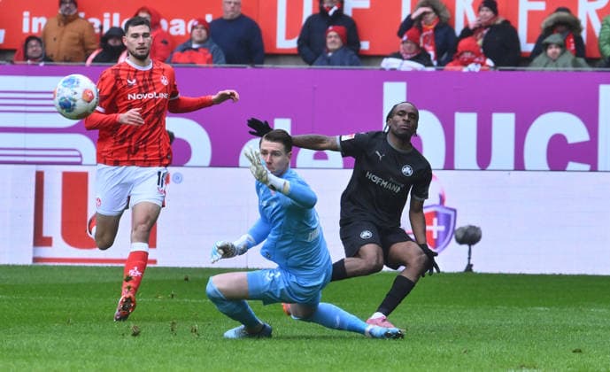 14 02 2026 Soccer Season 2025 2026 2 Soccer Bundesliga 22 Matchday 1 FC Kaiserslautern FCK Rote Teufel SpVgg Greuther Fürth SGF Kleeblatt Sportfoto Zink xwoxzix DFL regulations prohibit any use of photographs as image sequences and or quasi video only for editorial use Noel Futkeu 9, SpVgg Greuther Fürth Julian Krahl 1, 1 FC Kaiserslautern FCK Chance Torchance