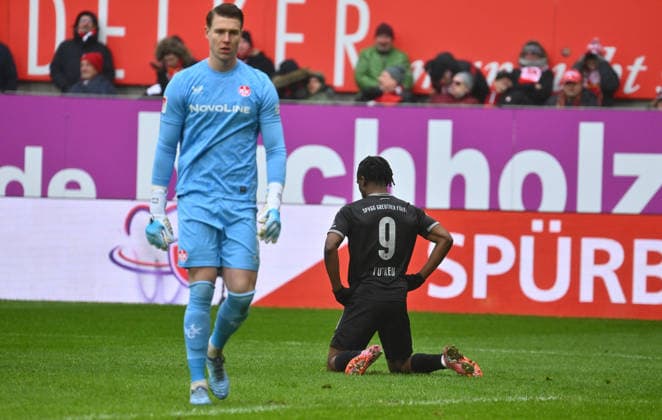 14 02 2026 Soccer Season 2025 2026 2 Soccer Bundesliga 22 Matchday 1 FC Kaiserslautern FCK Rote Teufel SpVgg Greuther Fürth SGF Kleeblatt Sportfoto Zink xwoxzix DFL regulations prohibit any use of photographs as image sequences and or quasi video only for editorial use Julian Krahl 1, 1 FC Kaiserslautern FCK Noel Futkeu 9, SpVgg Greuther Fürth after missed chance Goal chance