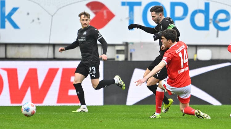 14 02 2026 Soccer Season 2025 2026 2 Soccer Bundesliga 22 Matchday 1 FC Kaiserslautern FCK Rote Teufel SpVgg Greuther Fürth SGF Kleeblatt Sportfoto Zink xwoxzix DFL regulations prohibit any use of photographs as image sequences and or quasi video only for editorial use Branimir Hrgota 10, SpVgg Greuther Fürth Jacob Rasmussen 14, 1 FC Kaiserslautern FCK