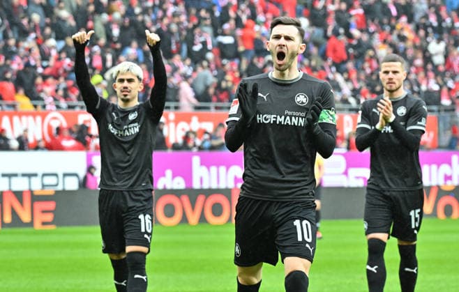 14 02 2026 Soccer Season 2025 2026 2 Soccer Bundesliga 22 Matchday 1 FC Kaiserslautern FCK Rote Teufel SpVgg Greuther Fürth SGF Kleeblatt Sportfoto Zink MeZi xmexzix DFL regulations prohibit any use of photographs as image sequences and or quasi video only for editorial use Branimir Hrgota 10, SpVgg Greuther Fürth energetic