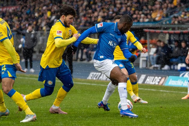 Germany, Soccer, 2 Bundesliga, Eintracht Braunschweig SV Darmstadt on 14 02 in Braunschweig Eintracht Stadion duel Mehmet Aydin Eintracht Braunschweig 8 Merveille Papela SV Darmstadt 98 21 Copyright: xSvenxHeidmannx