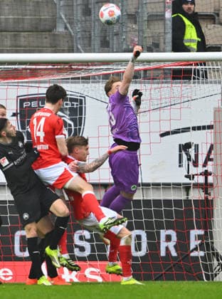 14 02 2026 Soccer Season 2025 2026 2 Soccer Bundesliga 22 Matchday 1 FC Kaiserslautern FCK Rote Teufel SpVgg Greuther Fürth SGF Kleeblatt Sportfoto Zink xwoxzix DFL regulations prohibit any use of photographs as image sequences and or quasi video only for editorial use Silas Prüfrock 43, SpVgg Greuther Fürth