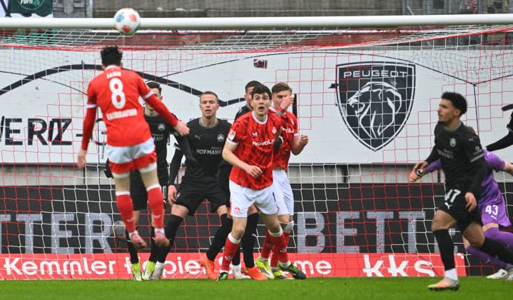 14 02 2026 Soccer Season 2025 2026 2 Soccer Bundesliga 22 Matchday 1 FC Kaiserslautern FCK Rote Teufel SpVgg Greuther Fürth SGF Kleeblatt Sportfoto Zink xwoxzix DFL regulations prohibit any use of photographs as image sequences and or quasi video only for editorial use Semih Sahin 8, 1 FC Kaiserslautern FCK blurred scored goal goal shot to 1 0