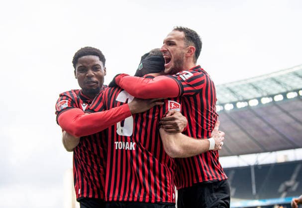 Soccer, Men, Season 2025 2026, 2 Bundesliga 22 Matchday , Hertha BSC Hannover 96, v l Ime Okon Hannover , Boris Tomiak Hannover , Virgil Ghita Hannover , Cheering after goal to 0 1, 14 02 2026, Copyright: xSebastianxRäppold MatthiasxKochx