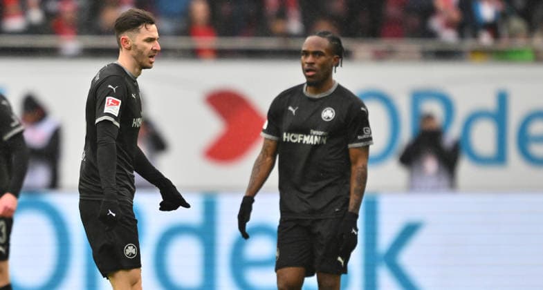 14 02 2026 Soccer Season 2025 2026 2 Soccer Bundesliga 22 Matchday 1 FC Kaiserslautern FCK Rote Teufel SpVgg Greuther Fürth SGF Kleeblatt Sportfoto Zink xwoxzix DFL regulations prohibit any use of photographs as image sequences and or quasi video only for editorial use Branimir Hrgota 10, SpVgg Greuther Fürth Noel Futkeu 9, SpVgg Greuther Fürth disappointed disappointment