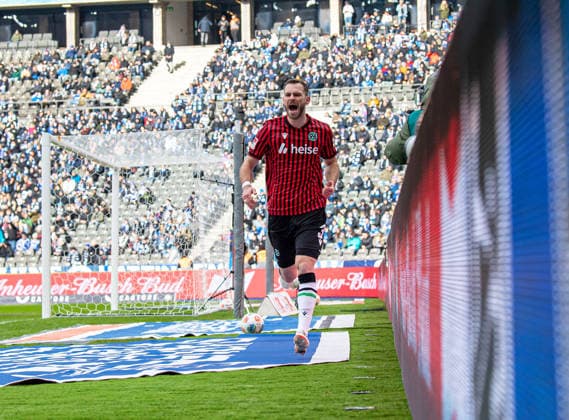 Soccer, Men, Season 2025 2026, 2 Bundesliga 22 Matchday , Hertha BSC Hannover 96, Boris Tomiak Hannover , Cheering after goal to 0 1, 14 02 2026, Copyright: xSebastianxRäppold MatthiasxKochx