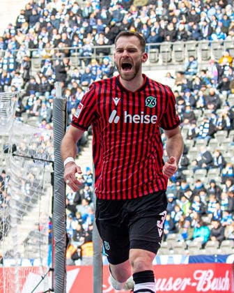 Soccer, Men, Season 2025 2026, 2 Bundesliga 22 Matchday , Hertha BSC Hannover 96, Boris Tomiak Hannover , Cheering after goal to 0 1, 14 02 2026, Copyright: xSebastianxRäppold MatthiasxKochx