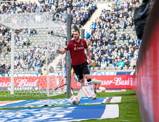 Soccer, Men, Season 2025 2026, 2 Bundesliga 22 Matchday , Hertha BSC Hannover 96, Boris Tomiak Hannover , Cheering after goal to 0 1, 14 02 2026, Copyright: xSebastianxRäppold MatthiasxKochx