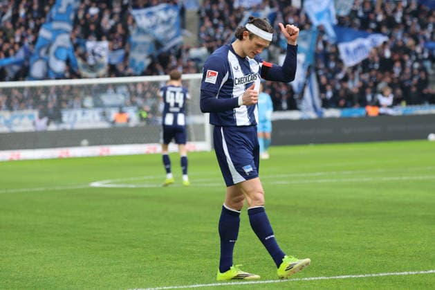 2 Soccer Bundesliga Hertha BSC Hannover 96 , 14 02 2026 Fabian Reese Hertha, 11 shows thumbs up , is satisfied, during the match in the 2 Soccer Bundesliga Hertha BSC Hannover 96 in Berlin, Olympiastadion, on 14 02 2026 DFB regulations prohibit any use of photographs as image sequences and or quasi video Copyright: xBEAUTIFULxSPORTS Frankex
