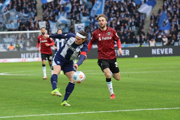 2 Soccer Bundesliga Hertha BSC Hannover 96 , 14 02 2026 Fabian Reese Hertha, 11 taking a shot on goal, during the match in the 2 Soccer Bundesliga Hertha BSC Hannover 96 in Berlin, Olympiastadion, on 14 02 2026 DFB regulations prohibit any use of photographs as image sequences and or quasi video Copyright: xBEAUTIFULxSPORTS Frankex