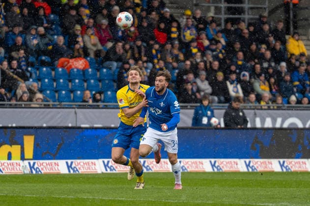 Germany, Soccer, 2 Bundesliga, Eintracht Braunschweig SV Darmstadt on 14 02 in Braunschweig Eintracht Stadion Killian Corredor SV Darmstadt 98 34 Lukas Frenkert Eintracht Braunschweig 29 Copyright: xSvenxHeidmannx