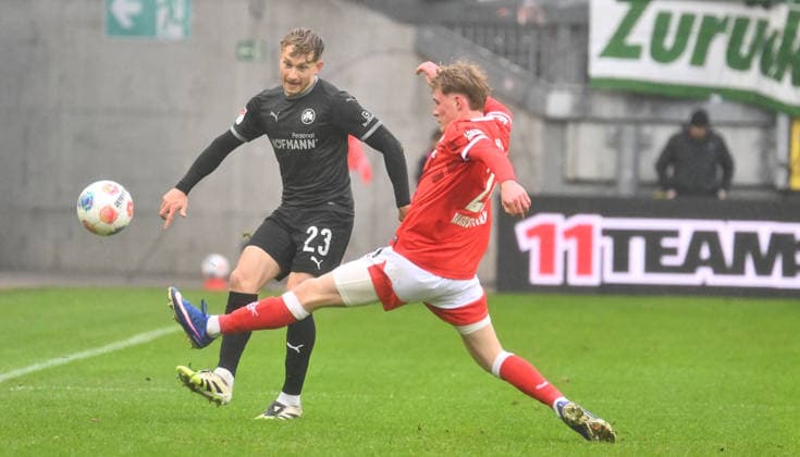 14 02 2026 Soccer Season 2025 2026 2 Soccer Bundesliga 22 Matchday 1 FC Kaiserslautern FCK Rote Teufel SpVgg Greuther Fürth SGF Kleeblatt Sportfoto Zink xwoxzix DFL regulations prohibit any use of photographs as image sequences and or quasi video only for editorial use Jannik Dehm 23, SpVgg Greuther Fürth Mika Haas 22, 1 FC Kaiserslautern FCK