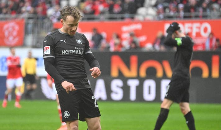 14 02 2026 Soccer Season 2025 2026 2 Soccer Bundesliga 22 Matchday 1 FC Kaiserslautern FCK Rote Teufel SpVgg Greuther Fürth SGF Kleeblatt Sportfoto Zink xwoxzix DFL regulations prohibit any use of photographs as image sequences and or quasi video only for editorial use Jannik Dehm 23, SpVgg Greuther Fürth disappointed disappointment