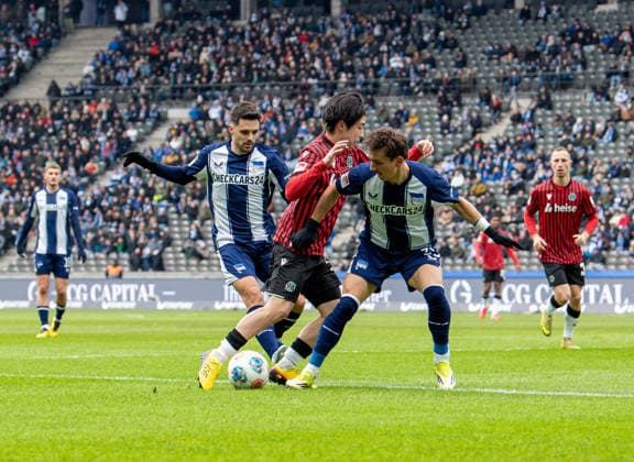Soccer, Men, Season 2025 2026, 2 Bundesliga 22 Matchday , Hertha BSC Hannover 96, v l Josip Brekalo Hertha BSC , Daisuke Yokota Hannover , Michal Karbownik Hertha BSC , 14 02 2026, Copyright: xSebastianxRäppold MatthiasxKochx