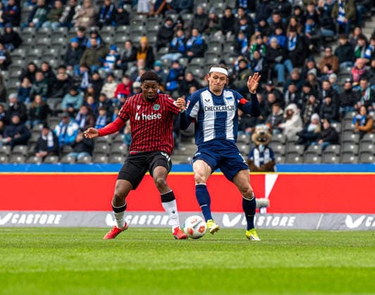 Soccer, Men, Season 2025 2026, 2 Bundesliga 22 Matchday , Hertha BSC Hannover 96, v l Ime Okon Hannover , Fabian Reese Hertha BSC , 14 02 2026, Copyright: xSebastianxRäppold MatthiasxKochx