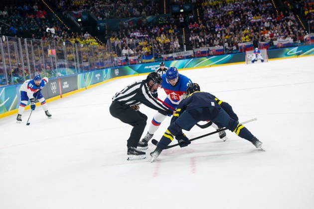 Winter Olympics - Men s Ice hockey, Eishockey - Sweden v Slovakia Adam Ruzicka (21) of Slovakia d during the men s ice hockey game between Sweden and Slovakia d during the 2026 Winter Olympics on February 14, 2026 in Milan, Italy. Photo by Alexis Jumeau ABACAPRESS.COM Milan Italy  Copyright: xJumeauxAlexis ABACAx