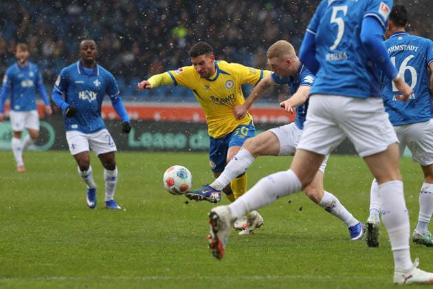 Braunschweig vs Darmstadt, 2 BL Braunschweig, 14 02 2026, Football, Men, 2 BL, Season 2025 2026, Eintracht Braunschweig vs SV Darmstadt 98 Robin Heußer Eintracht Braunschweig , Kai Klefisch SV Darmstadt 98 DFL DFB REGULATIONS PROHIBIT ANY USE OF PHOTOGRAPHS as IMAGE SEQUENCES and or QUASI VIDEO Stadion an der Hamburger Straße Niedersachsen Germany