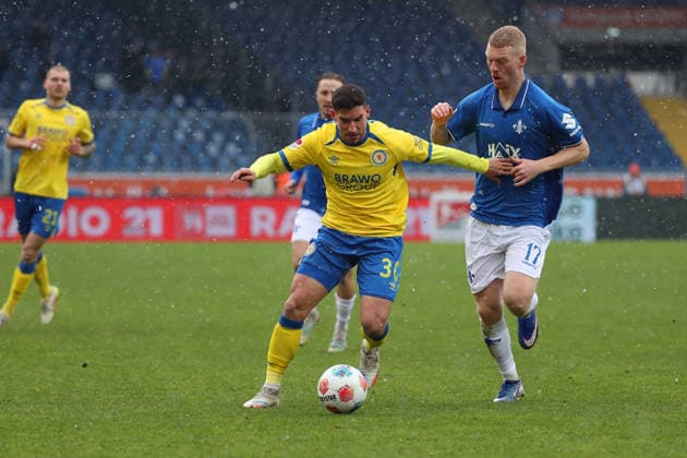 Braunschweig vs Darmstadt, 2 BL Braunschweig, 14 02 2026, Football, Men, 2 BL, Season 2025 2026, Eintracht Braunschweig vs SV Darmstadt 98 Robin Heußer Eintracht Braunschweig , Kai Klefisch SV Darmstadt 98 DFL DFB REGULATIONS PROHIBIT ANY USE OF PHOTOGRAPHS as IMAGE SEQUENCES and or QUASI VIDEO Stadion an der Hamburger Straße Niedersachsen Germany