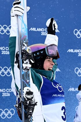 2026 WINTER Olympic Games, Olympische Spiele, Olympia, OS Jakara Anthony of Australia celebrates after being winning the Gold medal during the Women™s Dual Moguls Final at the Livigno Aerial and Moguls Park on day 8 of the 2026 Milano Cortina Winter Olympic Games in Livigno, Italy, Wednesday, February 11, 2026. ( NO ARCHIVING, EDITORIAL USE ONLY LIVIGNO SONDRIO ITALY  Copyright: xDANxHIMBRECHTSx 20260214127185676909