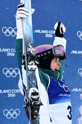 2026 WINTER Olympic Games, Olympische Spiele, Olympia, OS Jakara Anthony of Australia celebrates after being winning the Gold medal during the Women™s Dual Moguls Final at the Livigno Aerial and Moguls Park on day 8 of the 2026 Milano Cortina Winter Olympic Games in Livigno, Italy, Wednesday, February 11, 2026. ( NO ARCHIVING, EDITORIAL USE ONLY LIVIGNO SONDRIO ITALY  Copyright: xDANxHIMBRECHTSx 20260214147979349365