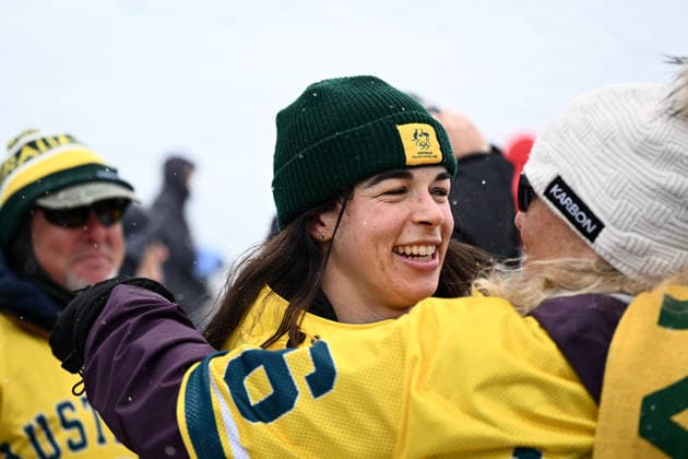 2026 WINTER Olympic Games, Olympische Spiele, Olympia, OS Jakara Anthony of Australia celebrates with her mother after being presented the Gold medal for the Women™s Dual Moguls Final at the Livigno Aerial and Moguls Park on day 8 of the 2026 Milano Cortina Winter Olympic Games in Livigno, Italy, Wednesday, February 11, 2026. ( NO ARCHIVING, EDITORIAL USE ONLY LIVIGNO SONDRIO ITALY  Copyright: xDANxHIMBRECHTSx 20260214180369007310