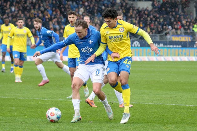 14 02 2026, xgox, Football 2 Bundesliga, Eintracht Braunschweig SV Darmstadt 98 emspor, v l Luca Marseiler Darmstadt, 8 , Johan Gomez Braunschweig, 44 duel, duel, fight, tackle DFL DFB REGULATIONS PROHIBIT ANY USE OF PHOTOGRAPHS as IMAGE SEQUENCES and or QUASI VIDEO Braunschweig