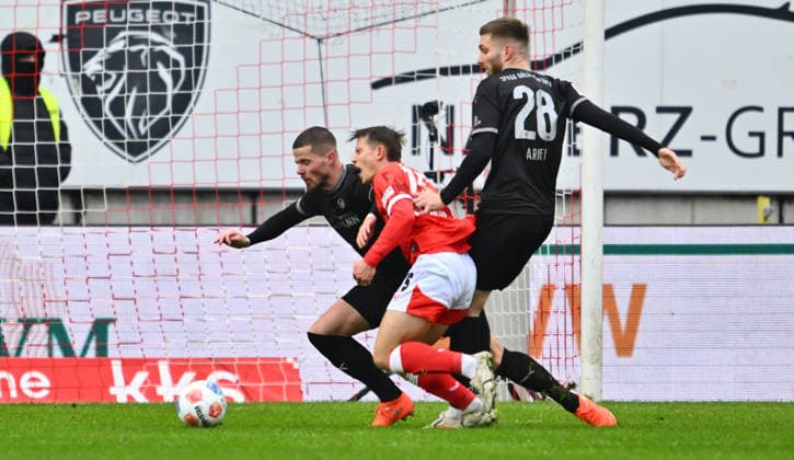 14 02 2026 Soccer Season 2025 2026 2 Soccer Bundesliga 22 Matchday 1 FC Kaiserslautern FCK Rote Teufel SpVgg Greuther Fürth SGF Kleeblatt Sportfoto Zink xwoxzix DFL regulations prohibit any use of photographs as image sequences and or quasi video only for editorial use Naatan Skyttä 15, 1 FC Kaiserslautern FCK Jan Elvedi 15, SpVgg Greuther Fürth Doni Edon Arifi 28, SpVgg Greuther Fürth