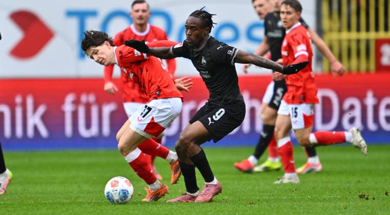 14 02 2026 Soccer Season 2025 2026 2 Soccer Bundesliga 22 Matchday 1 FC Kaiserslautern FCK Rote Teufel SpVgg Greuther Fürth SGF Kleeblatt Sportfoto Zink xwoxzix DFL regulations prohibit any use of photographs as image sequences and or quasi video only for editorial use Leon Robinson 37, 1 FC Kaiserslautern FCK Noel Futkeu 9, SpVgg Greuther Fürth
