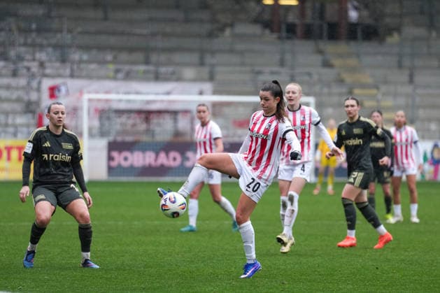 Google Pixel Womens Bundesliga SC Freiburg vs 1 FC Union Berlin, 14 02 2026 Leela Egli SC Freiburg, 20 with a ball acceptance Google Pixel Womens Bundesliga SC Freiburg vs 1 FC Union Berlin, Dreisamstadion, 14 02 2026 DFB DFL REGULATIONS PROHIBIT ANY USE OF PHOTOGRAPHS AS IMAGE SEQUENCES AND OR QUASI VIDEO Copyright: xBEAUTIFULxSPORTS Boscox