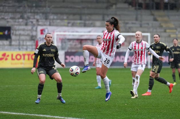 Google Pixel Womens Bundesliga SC Freiburg vs 1 FC Union Berlin, 14 02 2026 Leela Egli SC Freiburg, 20 with a ball acceptance Google Pixel Womens Bundesliga SC Freiburg vs 1 FC Union Berlin, Dreisamstadion, 14 02 2026 DFB DFL REGULATIONS PROHIBIT ANY USE OF PHOTOGRAPHS AS IMAGE SEQUENCES AND OR QUASI VIDEO Copyright: xBEAUTIFULxSPORTS Boscox