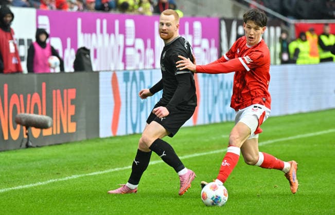 14 02 2026 Soccer Season 2025 2026 2 Soccer Bundesliga 22 Matchday 1 FC Kaiserslautern FCK Rote Teufel SpVgg Greuther Fürth SGF Kleeblatt Sportfoto Zink MeZi xmexzix DFL regulations prohibit any use of photographs as image sequences and or quasi video only for editorial use Paul Will 13, SpVgg Greuther Fürth Leon Robinson 37, 1 FC Kaiserslautern FCK, rechts