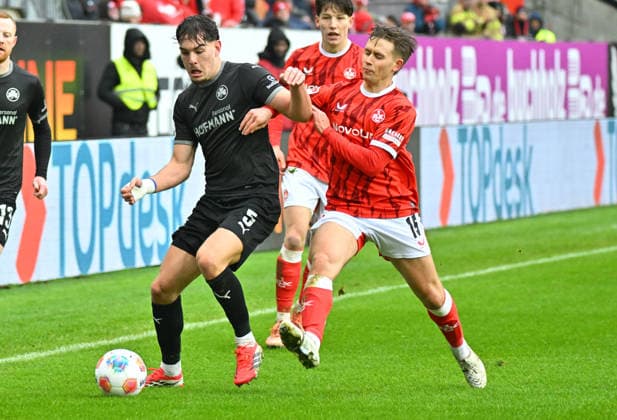 14 02 2026 Soccer Season 2025 2026 2 Soccer Bundesliga 22 Matchday 1 FC Kaiserslautern FCK Rote Teufel SpVgg Greuther Fürth SGF Kleeblatt Sportfoto Zink MeZi xmexzix DFL regulations prohibit any use of photographs as image sequences and or quasi video only for editorial use Reno Münz Muenz 5, SpVgg Greuther Fürth Naatan Skyttä 15, 1 FC Kaiserslautern FCK, rechts