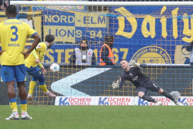 14 02 2026, xgox, Soccer 2 Bundesliga, Eintracht Braunschweig SV Darmstadt 98 emspor, v l Goal to 1 0 by Mehmet Aydin Braunschweig, 8 DFL DFB REGULATIONS PROHIBIT ANY USE OF PHOTOGRAPHS as IMAGE SEQUENCES and or QUASI VIDEO Braunschweig
