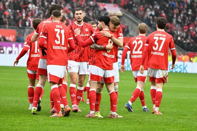Football 2 Bundesliga Season 2025 26 1 FC Kaiserslautern 14 02 2026 Fritz Walter Stadion 1 FC Kaiserslautern fck SpVgg Greuther Fürth fue Semih SAHIN 1 FC Kaiserslautern , mi, scored the 1 0, Norman BASSETTE 1 FC Kaiserslautern hugs him 1 FC Kaiserslautern