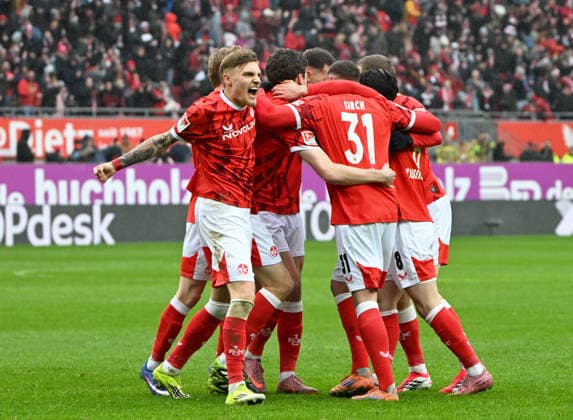 Soccer 2 Bundesliga Season 2025 26 1 FC Kaiserslautern 14 02 2026 Fritz Walter Stadion 1 FC Kaiserslautern fck SpVgg Greuther Fürth fue Jubilation after the 1 0 li Norman BASSETTE 1 FC Kaiserslautern 1 FC Kaiserslautern