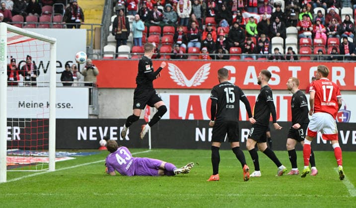 Football 2 Bundesliga Season 2025 26 1 FC Kaiserslautern 14 02 2026 Fritz Walter Stadion 1 FC Kaiserslautern fck SpVgg Greuther Fürth fue Goal for FCK, Semih SAHIN 1 FC Kaiserslautern by header 1 FC Kaiserslautern