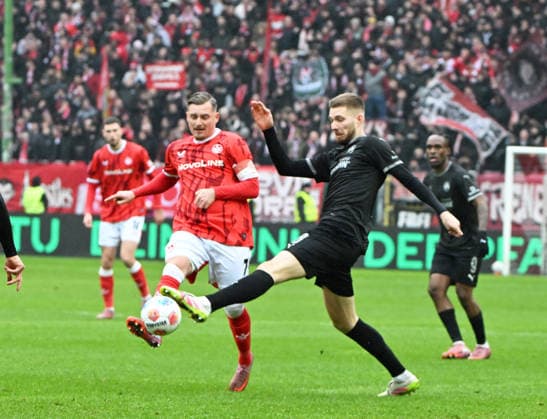 Soccer 2 Bundesliga Season 2025 26 1 FC Kaiserslautern 14 02 2026 Fritz Walter Stadion 1 FC Kaiserslautern fck SpVgg Greuther Fürth fue Marlon RITTER 1 FC Kaiserslautern , li Jannik DEHM SpVgg Fürth 1 FC Kaiserslautern