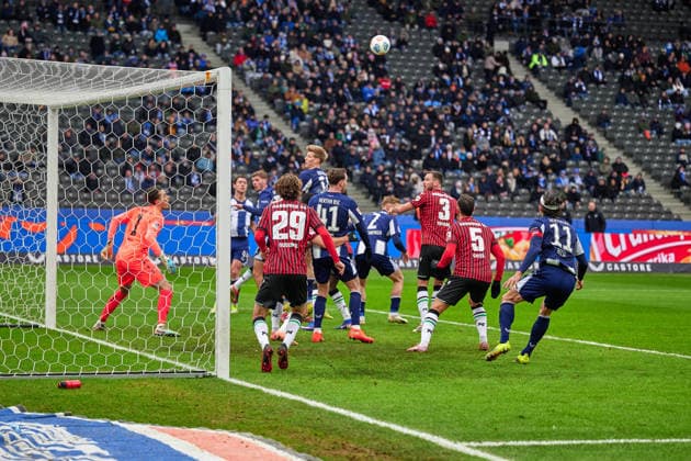 Corner kick Hertha BSC, in front of goal, GER, Hertha BSC vs ,Hannover 96, 2 Bundesliga, Season 2025 2026, 22 Matchday, 14 02 2026 DFL REGULATIONS PROHIBIT ANY USE OF PHOTOGRAPHS AS IMAGE SEQUENCES AND OR QUASI VIDEO GER, Hertha BSC vs ,Hannover 96, 2 Bundesliga, Season 2025 2026, 22 Matchday, 14 02 2026 Berlin Copyright: xClaudiusxRauch,xEibner-Pressefotox xClaudiusxRauchx EP_CRH