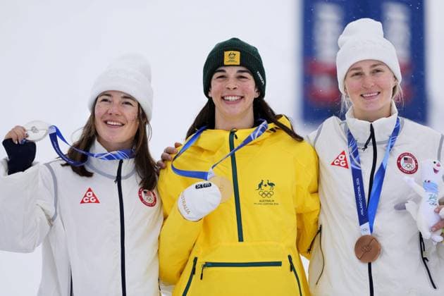 Milan Cortina Olympics: Freestyle skiing Australian freestyle skier Jakara Anthony (C) poses after winning the women s dual moguls gold at the Milan Cortina Olympics on Feb. 14, 2026, at Livigno Aerials &amp; Moguls Park in Livigno, Italy, alongside silver medalist Jaelin Kauf (L) and bronze medalist Elizabeth Lemley, both of the United States.  A14AA0005283518P