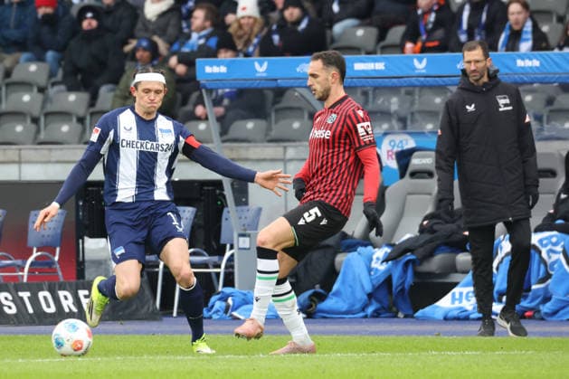DEU, DFL, 2 FBL, Hertha BSC vs Hannover 96, 14 02 2026, Berliner Olympiastadion, Berlin, DEU, DFL, 2 FBL, Hertha BSC vs Hannover 96, pictured Fabian Reese Hertha BSC Berlin 11 , Co Trainer Andre Mijatovic Hertha BSC Berlin , VIRGIL GHITA Hannover 96 5 DFL regulations prohibit any use of Photographs as image sequences and or quasi video nordphotoxGmbHx xEngler nph00076