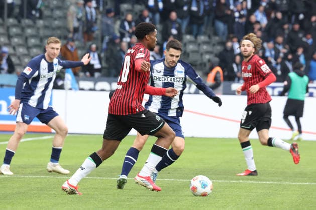 DEU, DFL, 2 FBL, Hertha BSC vs Hannover 96, 14 02 2026, Berliner Olympiastadion, Berlin, DEU, DFL, 2 FBL, Hertha BSC vs Hannover 96, im Bild Josip Brekalo Hertha BSC Berlin 7 , IME OKON Hannover 96 20 DFL regulations prohibit any use of Photographs as image sequences and or quasi video nordphotoxGmbHx xEngler nph00076