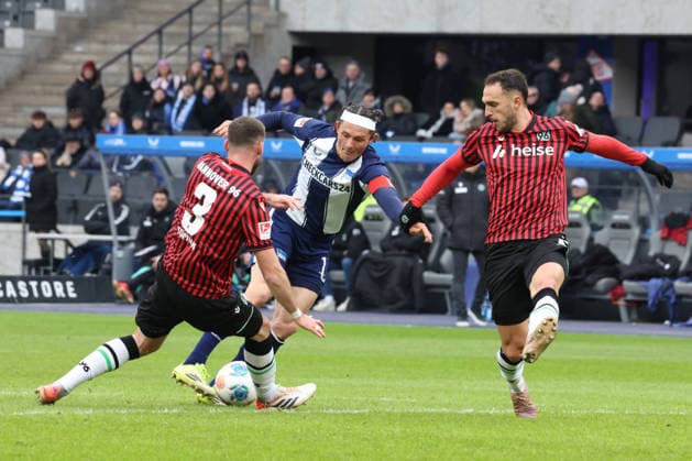 DEU, DFL, 2 FBL, Hertha BSC vs Hannover 96, 14 02 2026, Berliner Olympiastadion, Berlin, DEU, DFL, 2 FBL, Hertha BSC vs Hannover 96, pictured Fabian Reese Hertha BSC Berlin 11 , BORIS TOMIAK Hannover 96 3 , VIRGIL GHITA Hannover 96 5 DFL regulations prohibit any use of Photographs as image sequences and or quasi video nordphotoxGmbHx xEngler nph00076