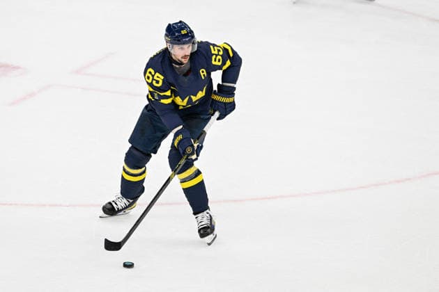 Winter Olympics - Men s Ice hockey, Eishockey - Sweden v Slovakia Erik Karlsson 65 of Team Sweden during the men s ice hockey game between Sweden and Slovakia during the 2026 Winter Olympics on February 14, 2026 in Milan, Italy. Photo by JMP ABACAPRESS.COM Milan Italy  Copyright: xJMP ABACAx